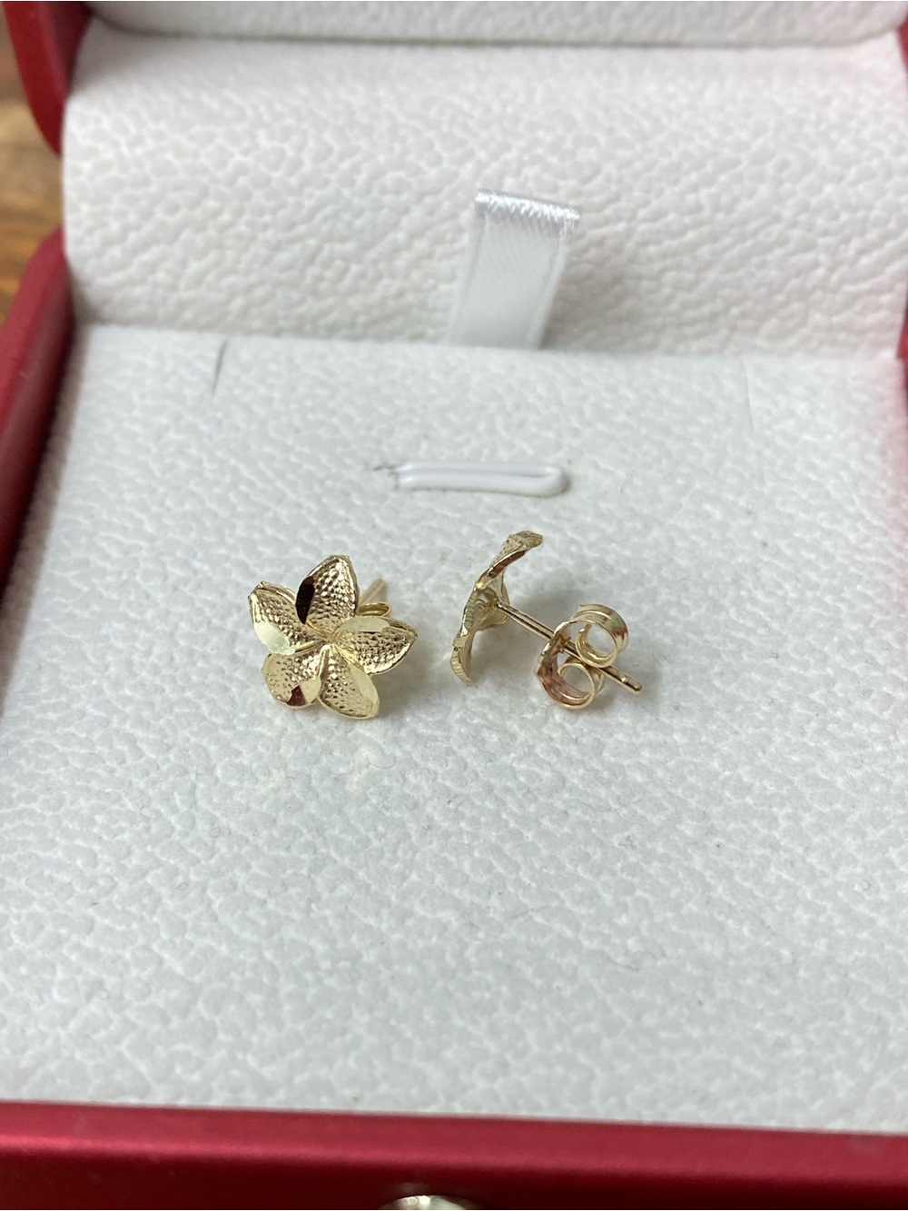 14K Yellow Gold Flower Stud Earrings Small - Picture 2 of 5